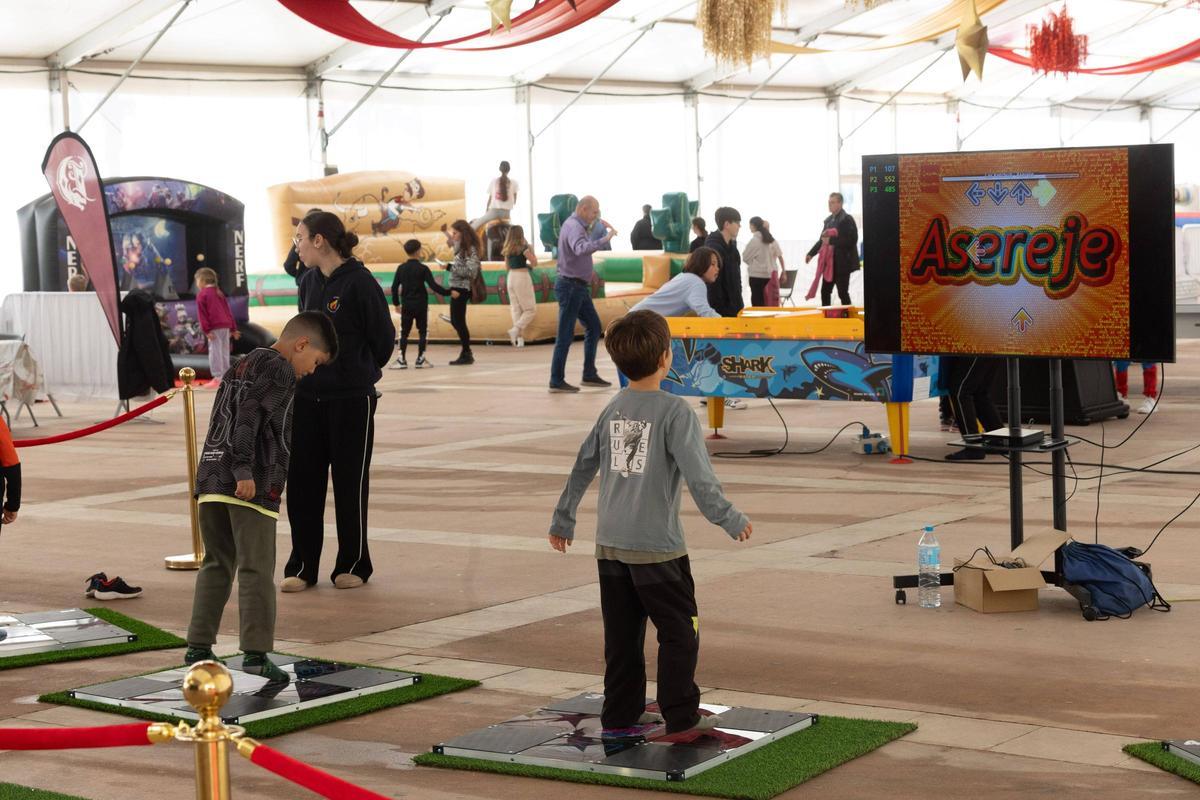 Juego interactivo de baile en el Diverespai.