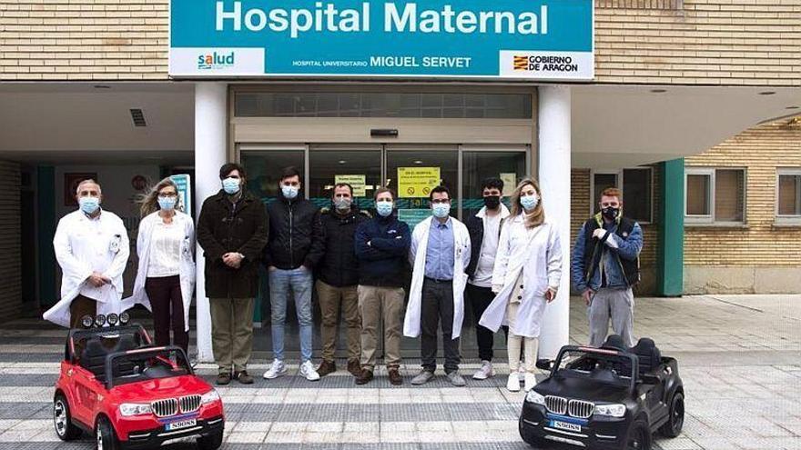 El centro San Valero entrega dos coches eléctricos al Hospital Materno Infantil Miguel Servet