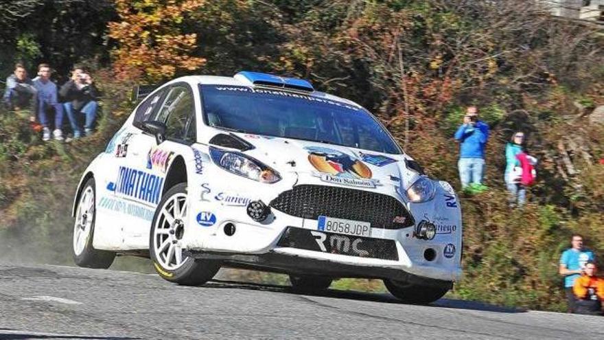 El ganador, Jonathan Pérez, a los mandos de su Ford Fiesta R5.