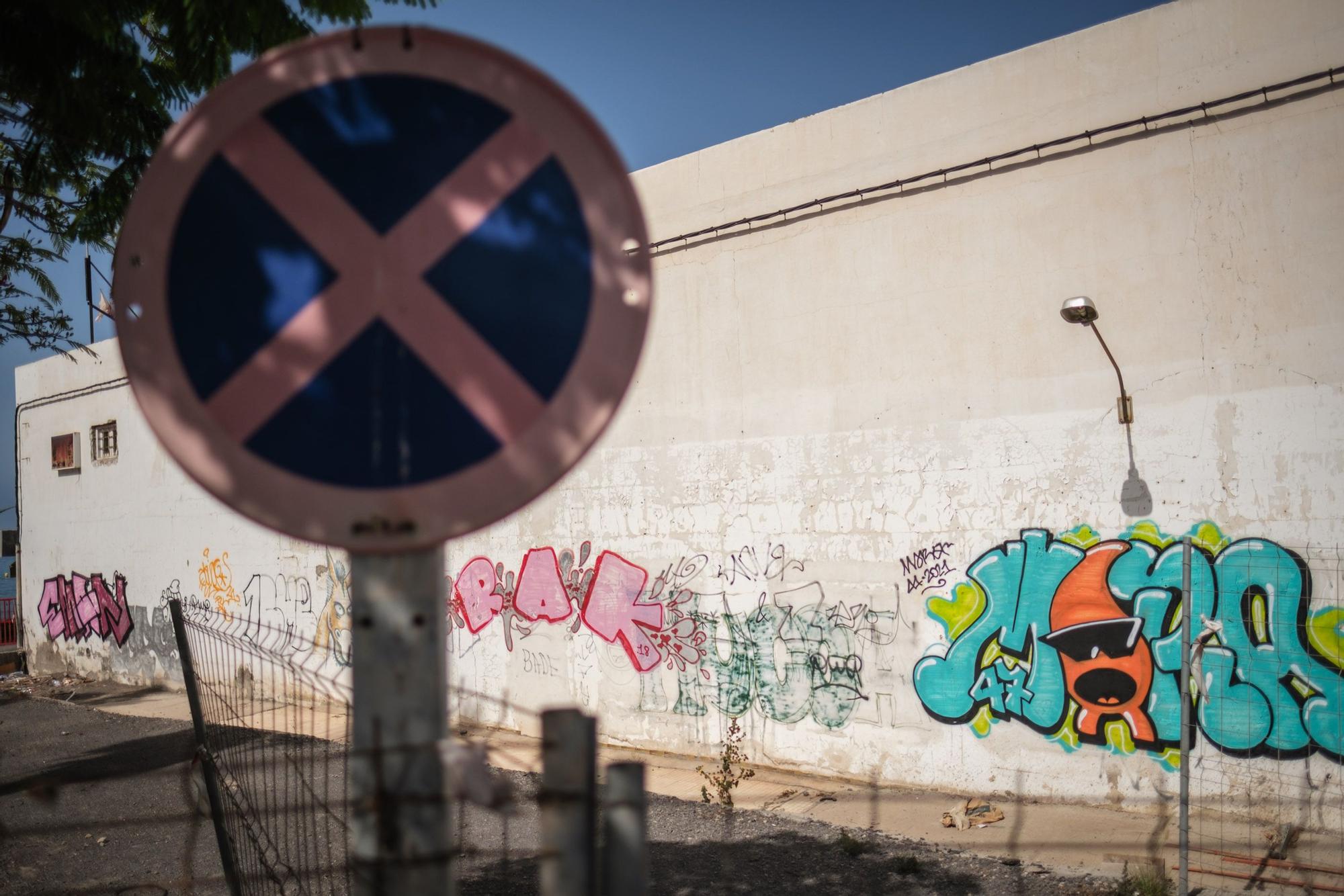 Mal estado de la calle El Coronel, en Arona