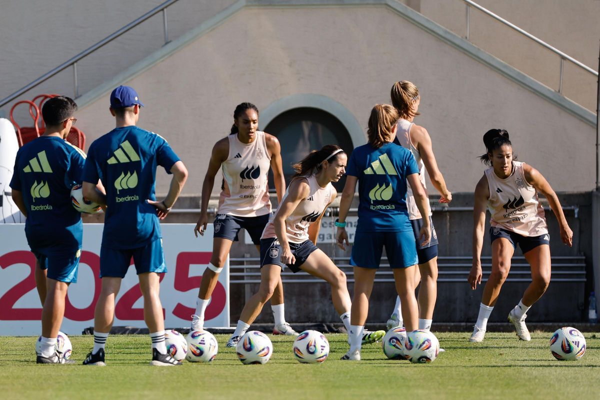 Sesión de recuperación en el campo base de la selección en Lausanne