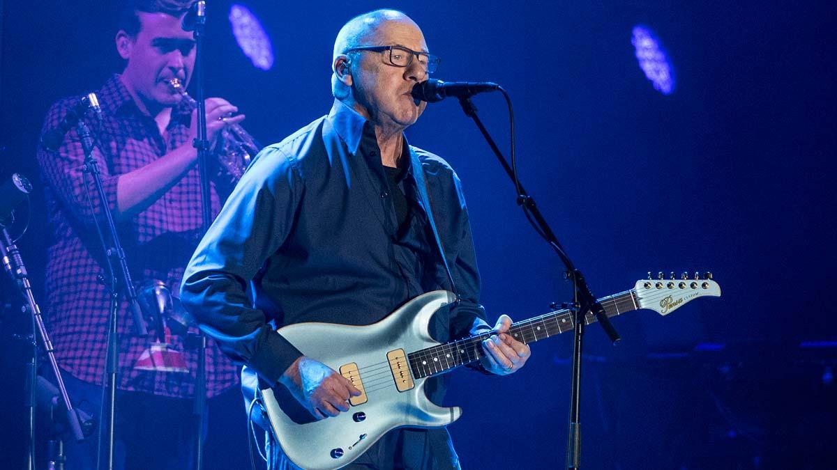 Mark Knopfler deja entrever que se retira de los directos en un exquisito concierto en Barcelona.