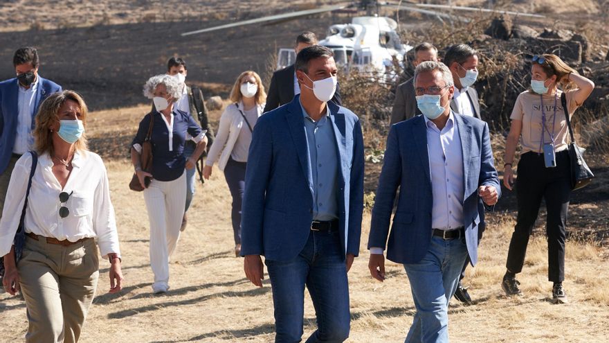 Sánchez visita las zonas arrasadas por el incendio de Ávila