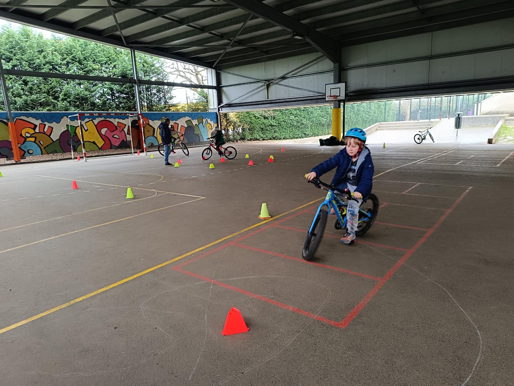 Pasión sobre ruedas: la extraescolar de ciclismo en el colegio de La Fresneda