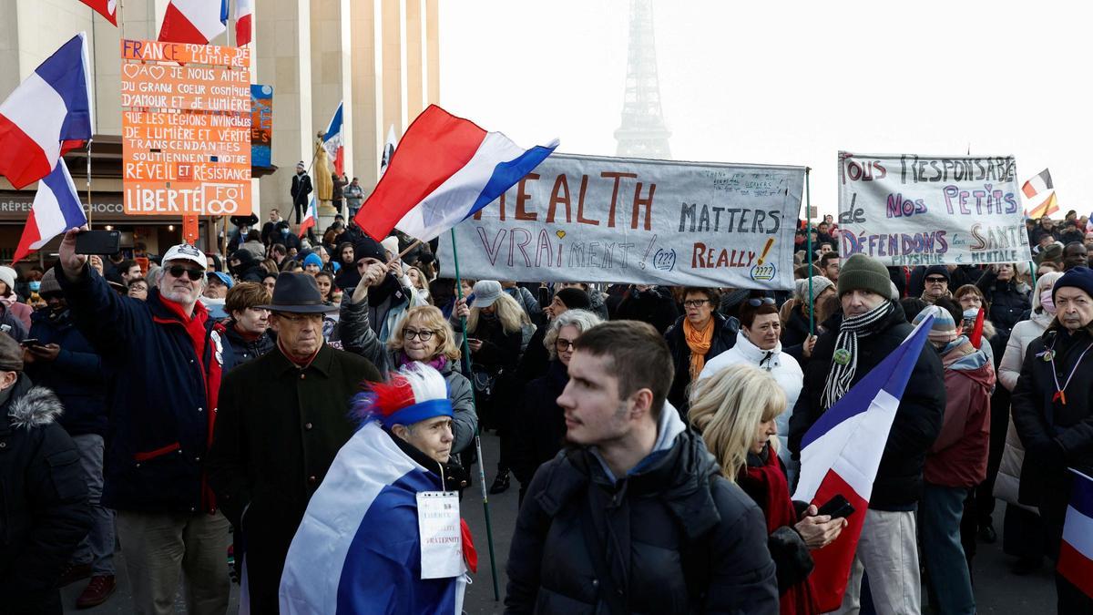Una protesta en París contra el pasaporte sanitario.