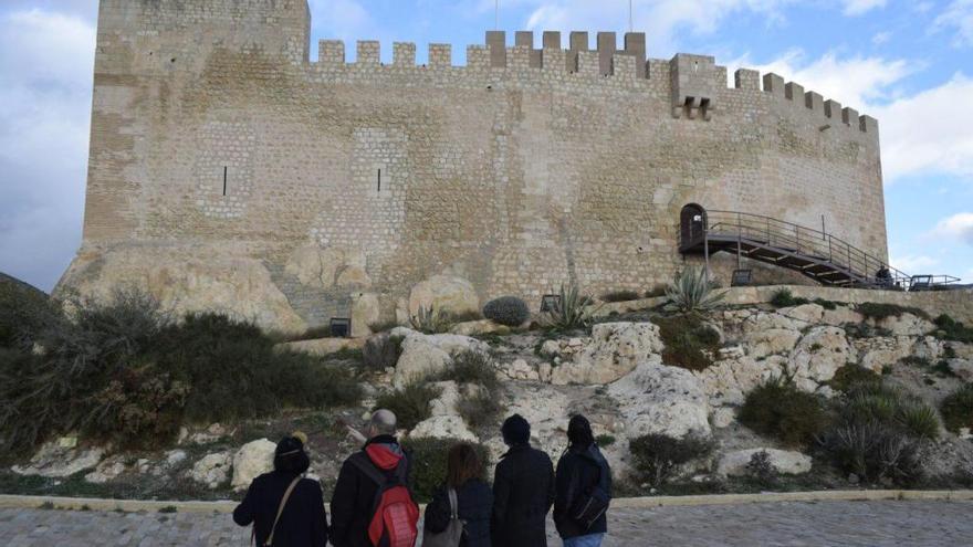 La visita al castillo por parte de Txema Guijarro y Vicenta Jiménez