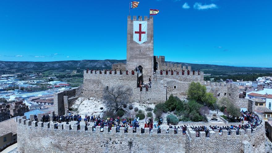 La Fiesta de Moros y Cristianos se apodera del Castillo de Banyeres de Mariola
