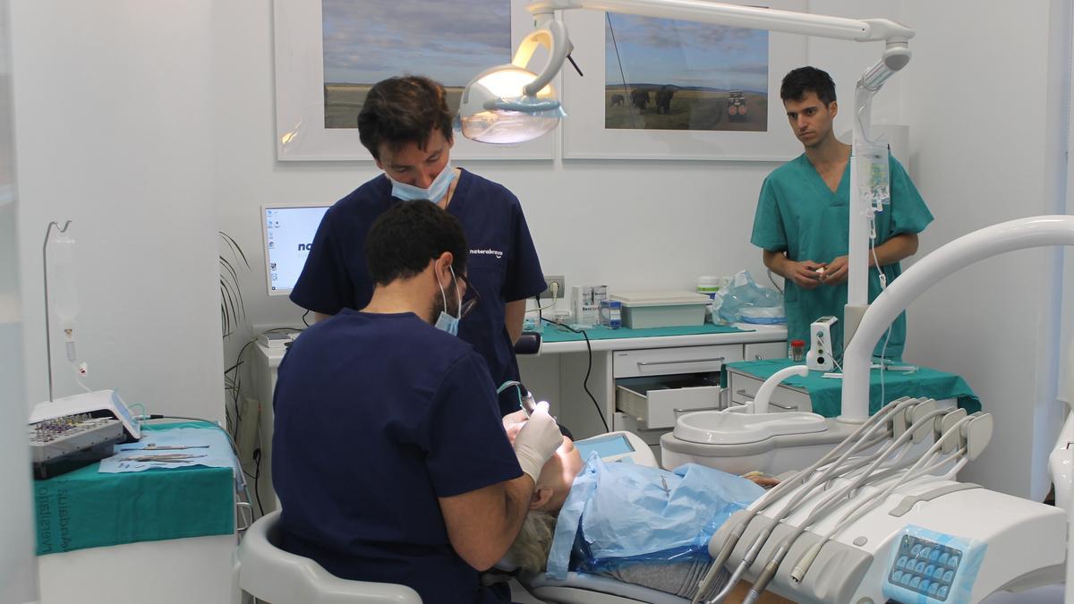 En Clínica Dental Náterabravo “Cambiamos su sonrisa en un solo día”