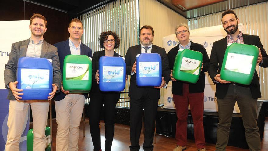 De izquierda a derecha, Íñigo Astrain, Carlos Caamaño, Cristina Romero, Miguel Juárez, José María García-Mina y José Sancho, miembros de Timac Agro