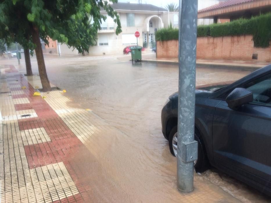 Otra calle de Sax donde la lluvia ha descargado con fuerza