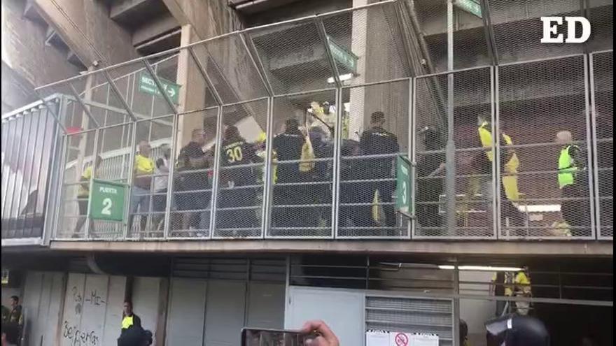 Derbi canario | Porrazos de la Policía Nacional a aficionados de la UD Las Palmas