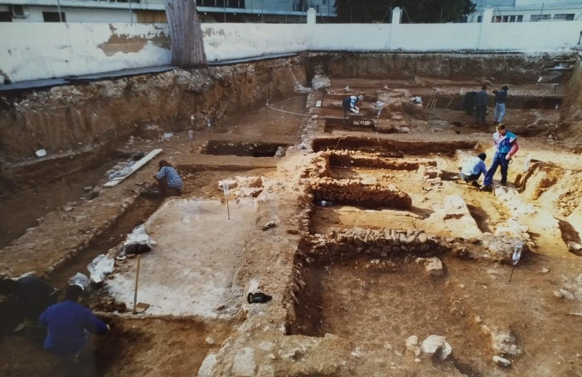 Edificio funduq, excavado en 1998.