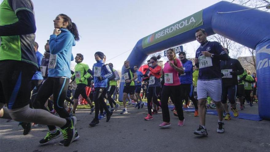 Casi un millar de &#039;runners&#039; solidarios en Cáceres
