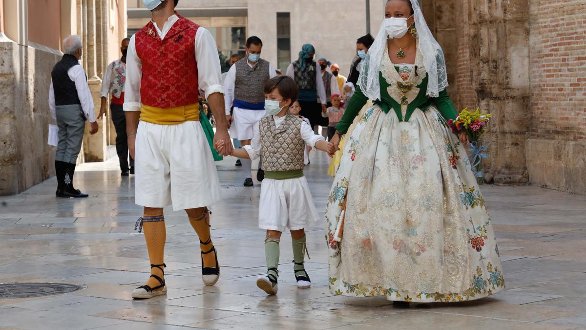 Búscate en el segundo día de Ofrenda por las calles del Mar y Avellanas (entre las 11.00 y 12.00 horas)