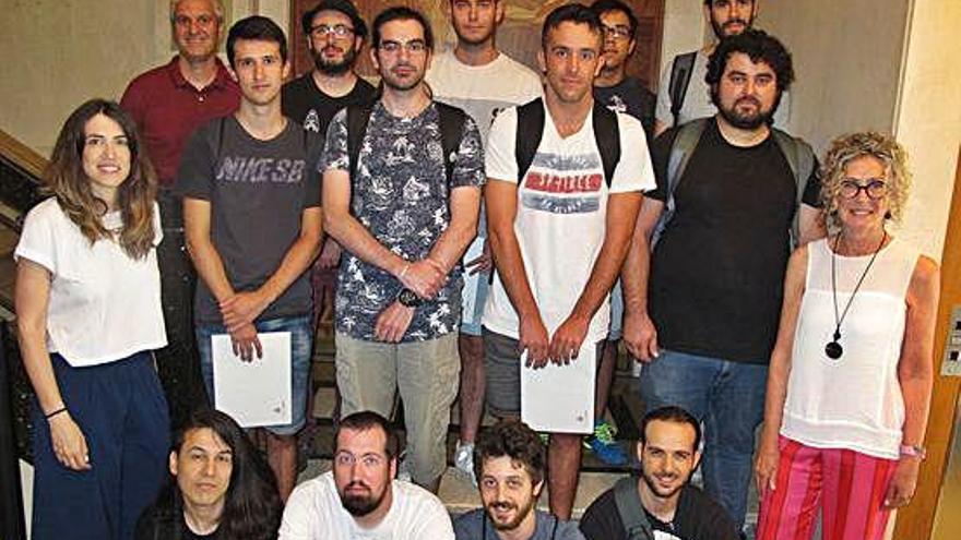 El grup va rebre ahir els diplomes que acrediten haver fet les 185 hores del curs.