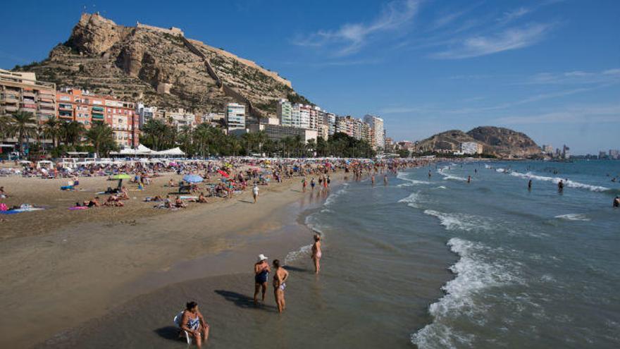 La playa del Postiguet, ayer