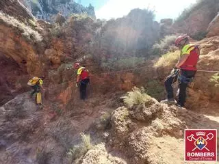 Rescatan a una senderista tras sufrir un golpe de calor en una de las zonas más peligrosas de Ibiza