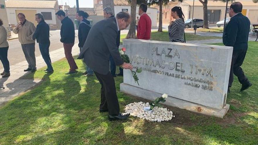 Homenaje en la plaza pilareña &#039;víctimas del 11M&#039;.