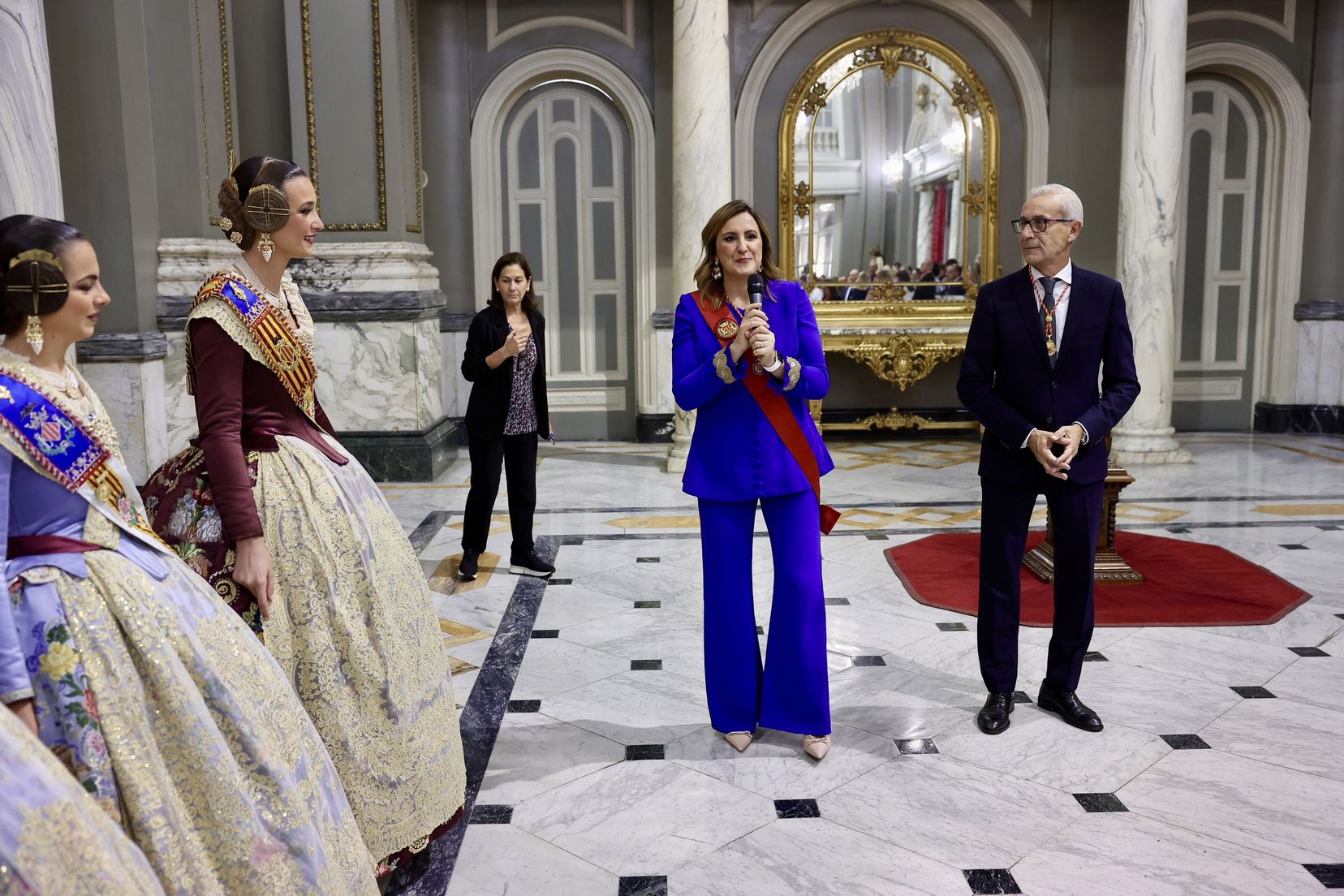 Balcón y "mocaorà" en la despedida de Berta Peiró y la corte 2025