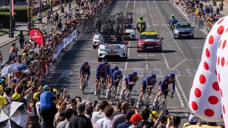 A PIE DE CALLE | Llegada de los primeros equipos a Montjuïc.