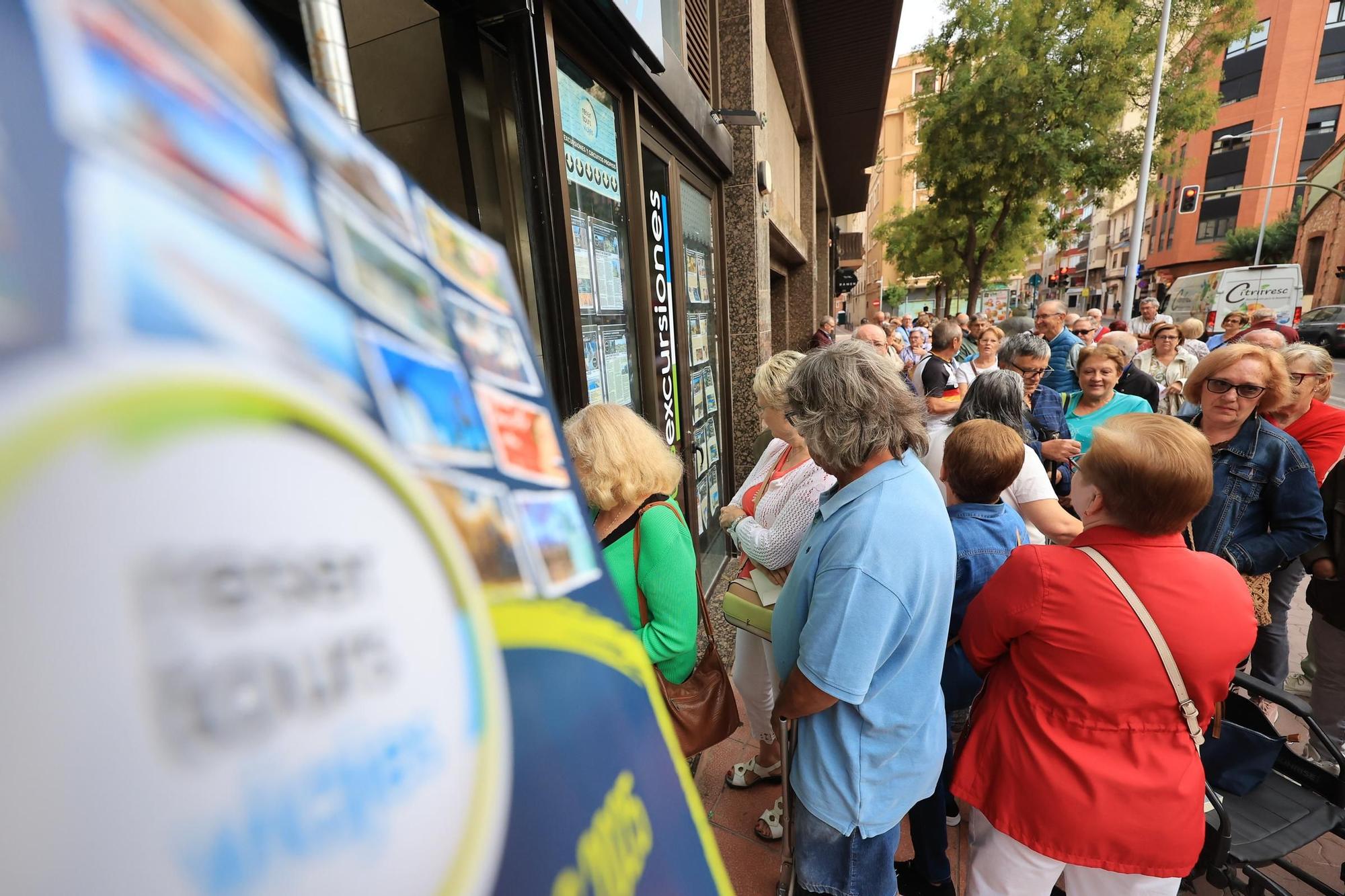 Alud de jubilados en las agencias de Castellón para 'cazar' un viaje del Imserso
