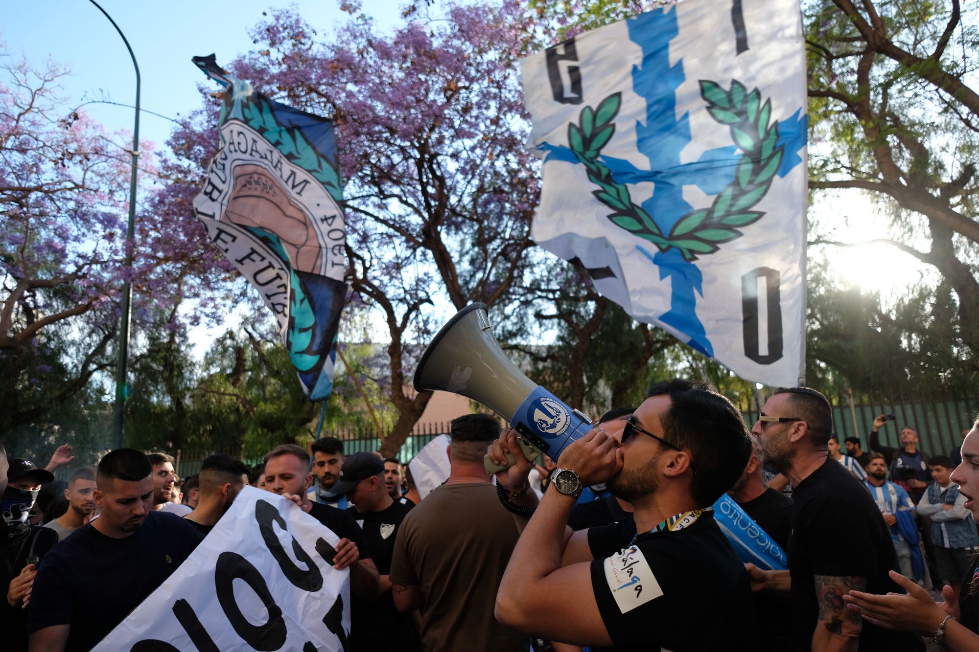 La protesta de la afición antes del Málaga CF - CD Mirandés, en imágenes