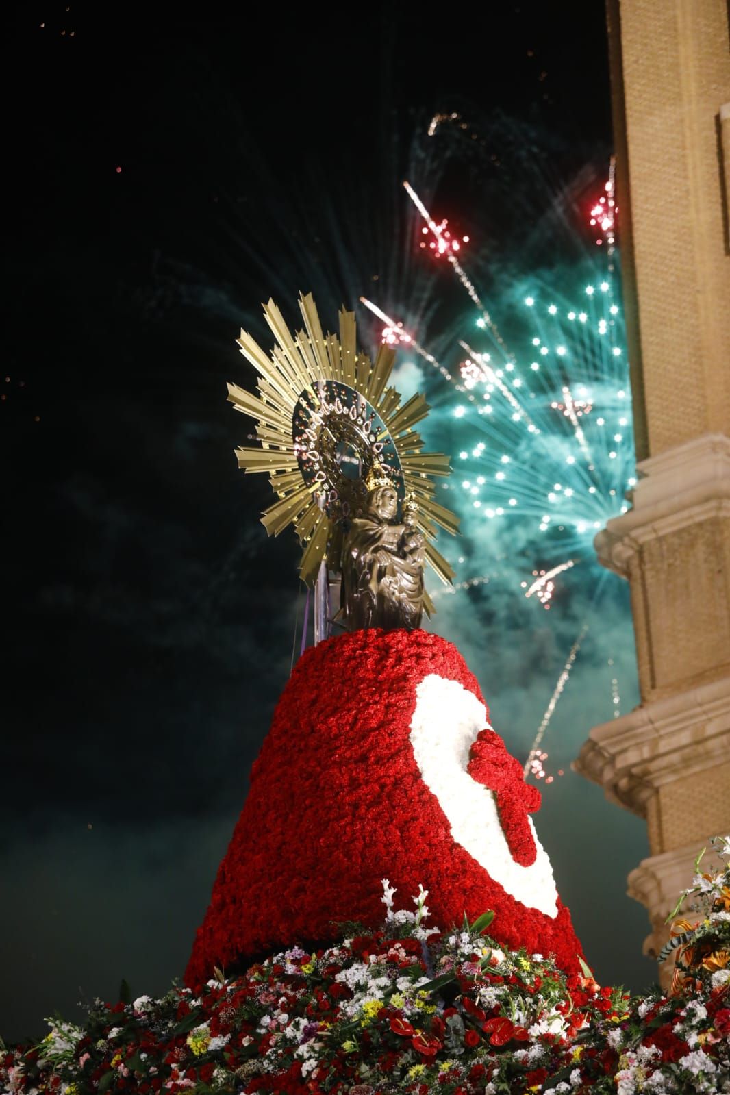 En imágenes | Los fuegos artificiales ponen el broche final a las Fiestas del Pilar 2024