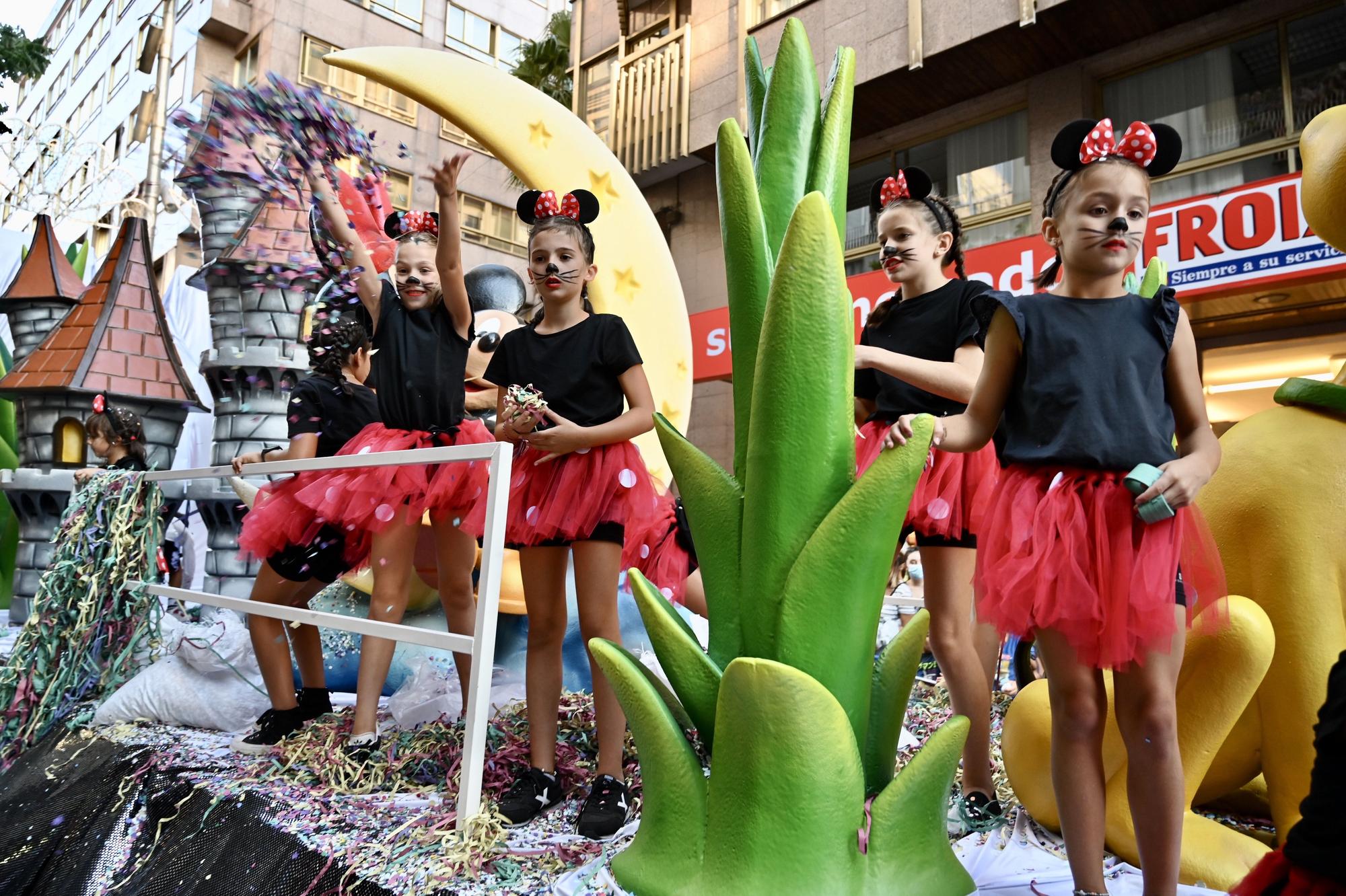 La Batalla de Flores vuelve a teñir de color las calles de Pontevedra