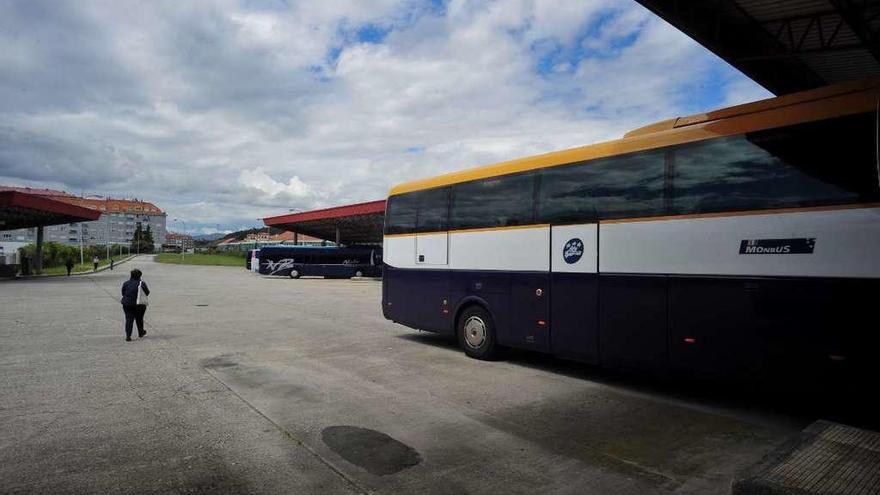Un bus de la línea entre Ferrol y Pontedeume sufre dos impactos de proyectiles