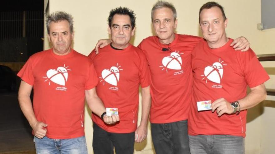 Los ‘Hombres G’ se visten con la camiseta roja de la donación de órganos