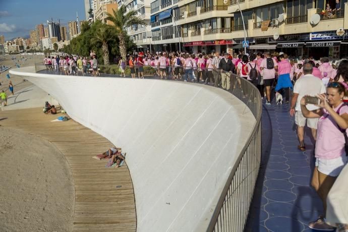 Marcha contra en cáncer de mama en Benidorm