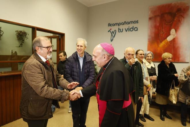 El nuevo arzobispo, Enrique Benavent, en el colegio Jesús-María