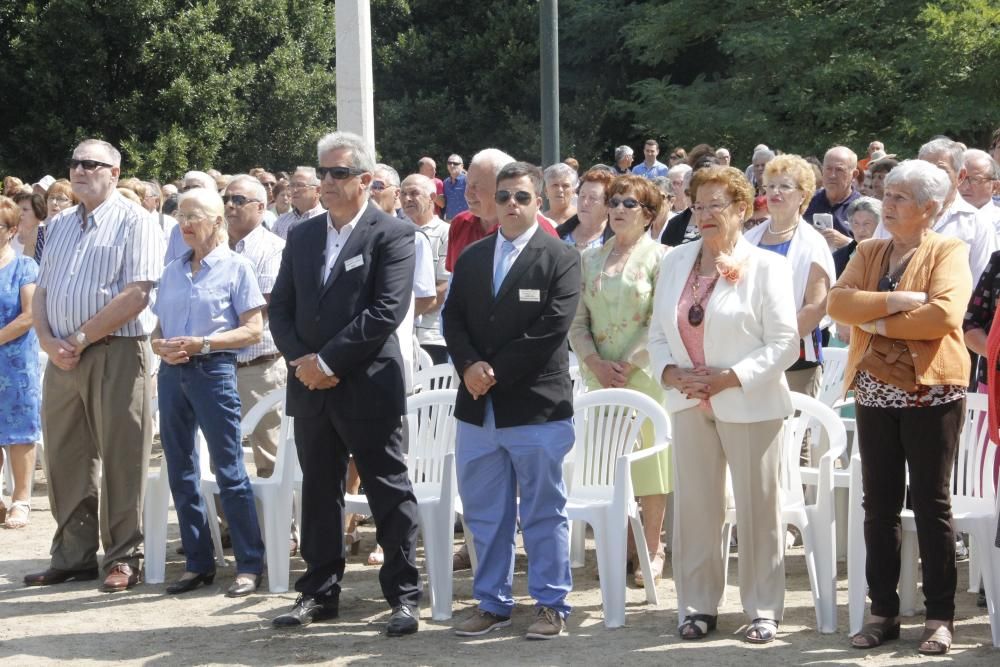 Meira se vuelva en la ofrenda a los marineros