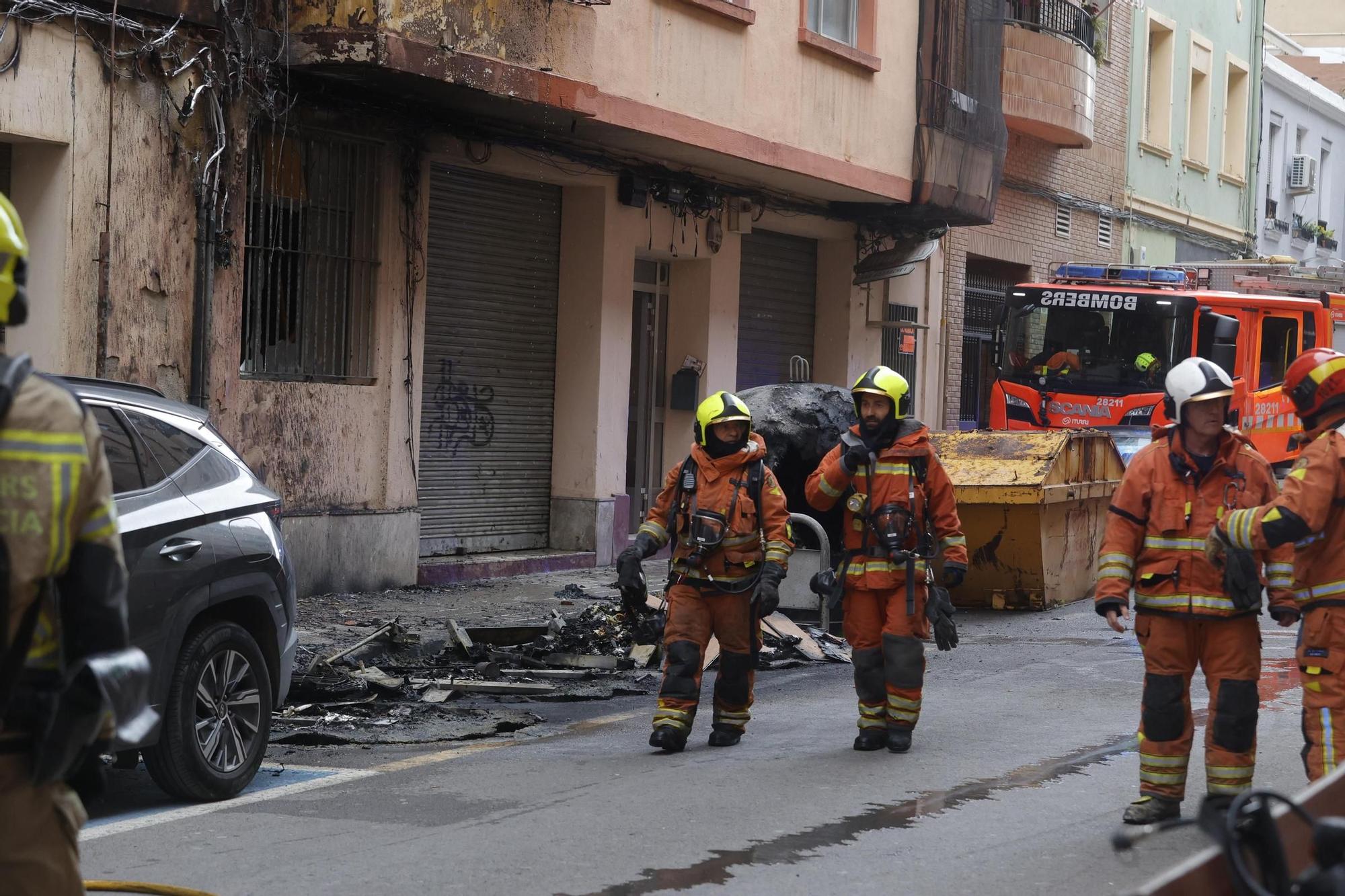 Un incendio en Mislata desata una gran columna de humo