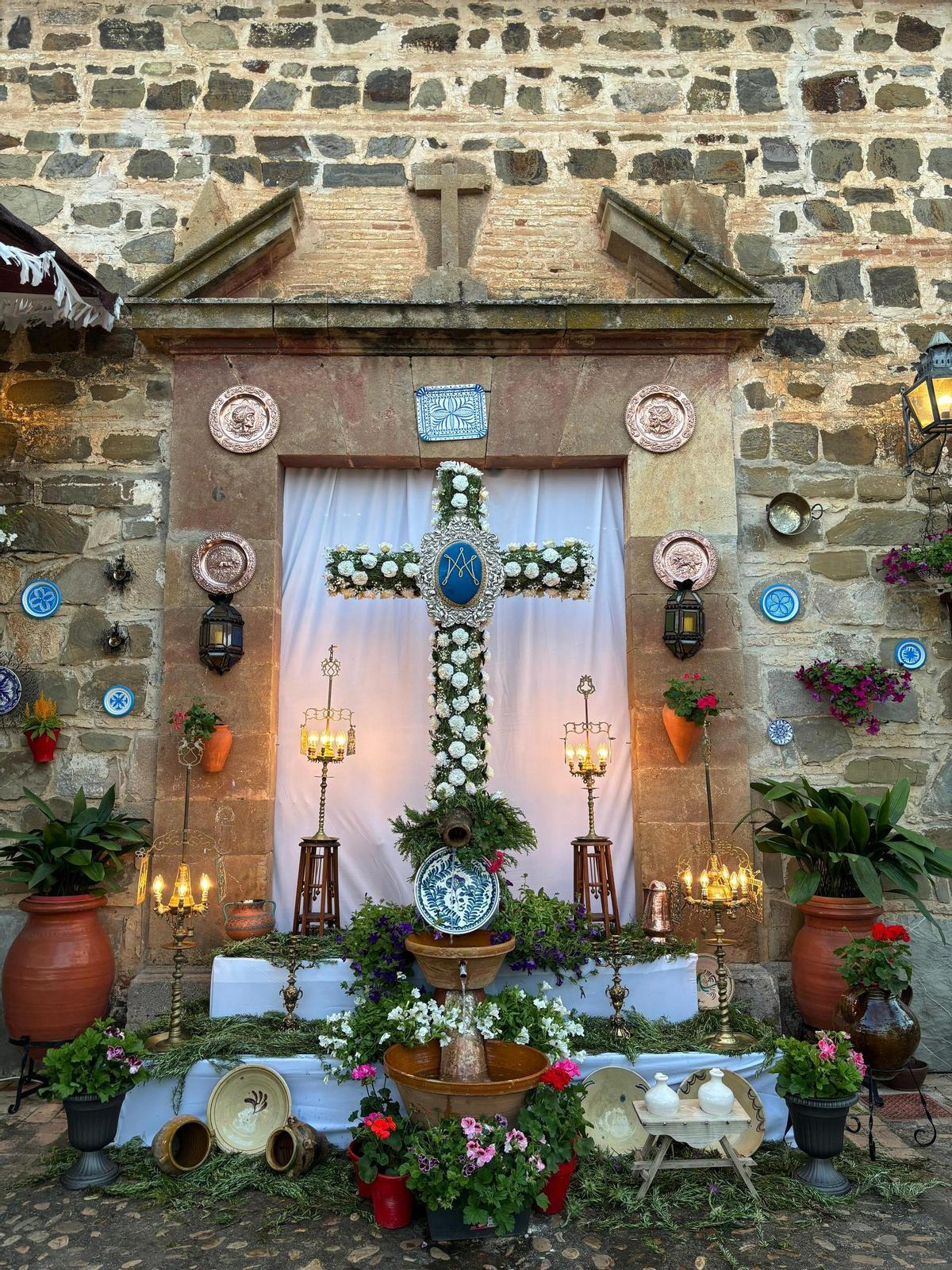 Cruz de la hermandad de la Soledad de Villafranca, ganadora del concurso 2026.