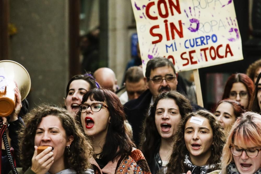 Actos de protesta en Oviedo contra la violencia machista