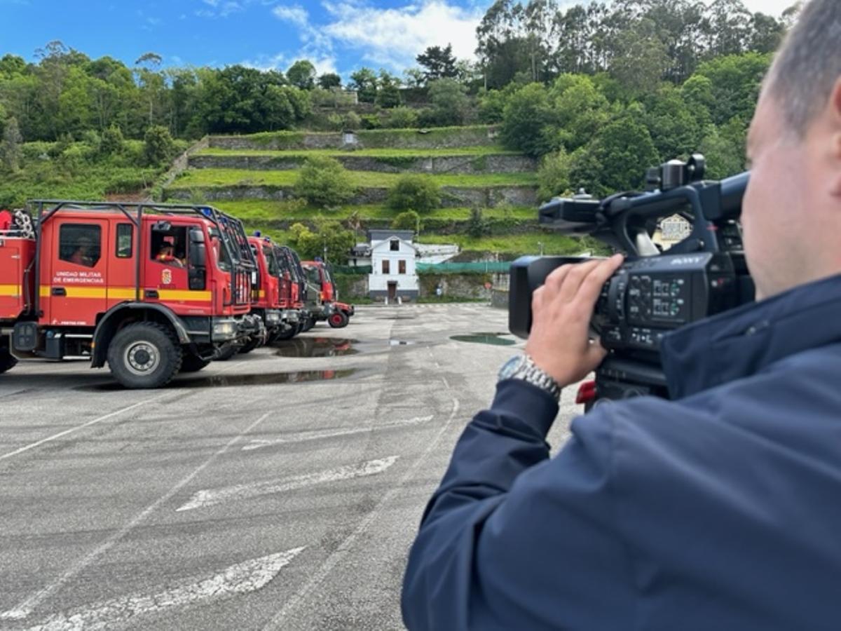 En imágenes: la llegada de la Unidad Millitar de Emergencias (UME) al polideportivo de Luarca