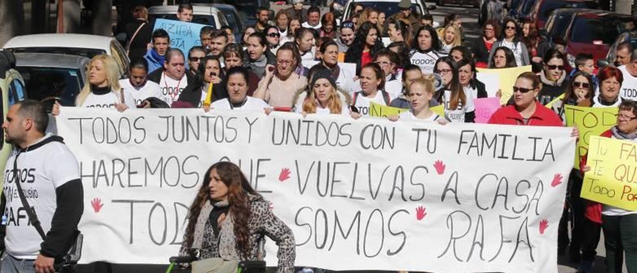 Servicios Sociales revisará la custodia del menor de Alzira tras una protesta