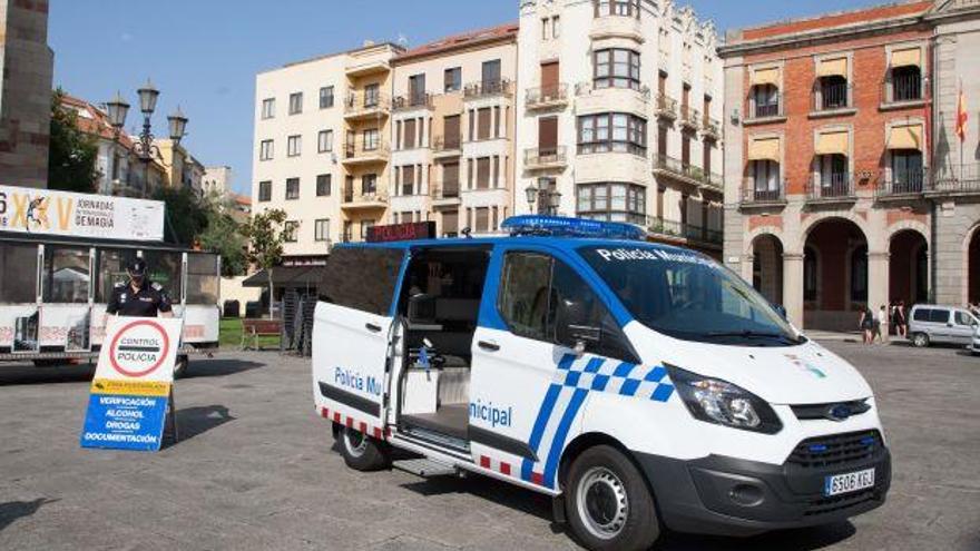 Furgón de la Policía Municipal de Zamora.