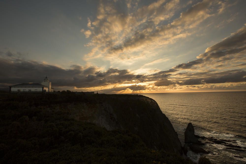 Las preciosas imágenes que dejan los faros de Asturias