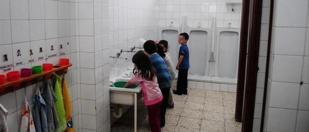 Niños en el colegio San Miguel de Plasencia, en una imagen de archivo.