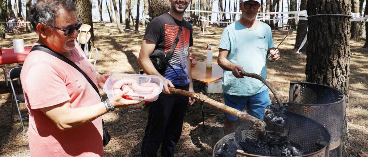 El churrasco fue la comida más repetida en la romería popular de San Ramón.   | // PABLO HERNÁNDEZ