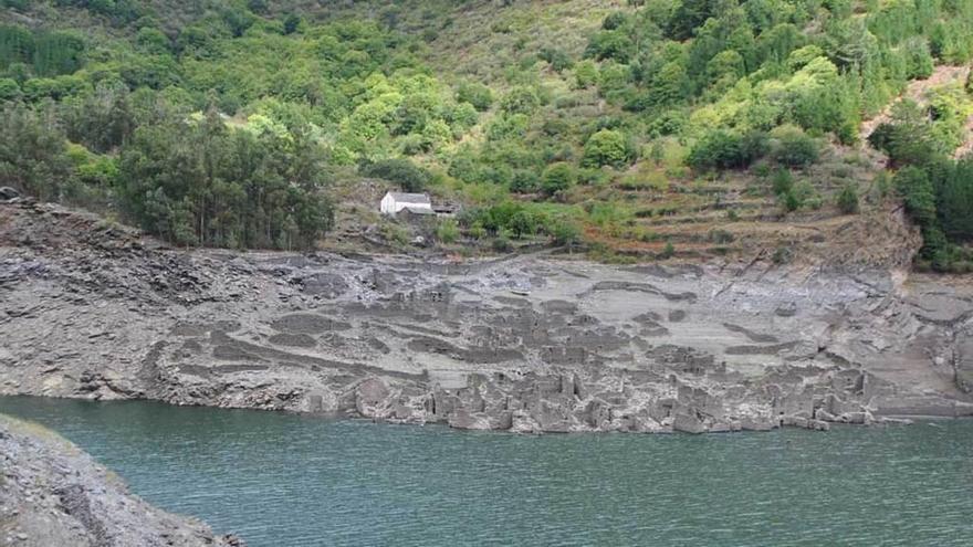 Un peregrino húngaro de 82 años pasa cuatro días perdido en el monte en Salime