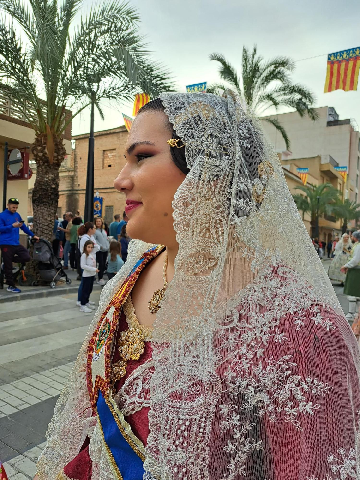 La ofrenda de Riba-roja de Túria llena de color las calles del municipio