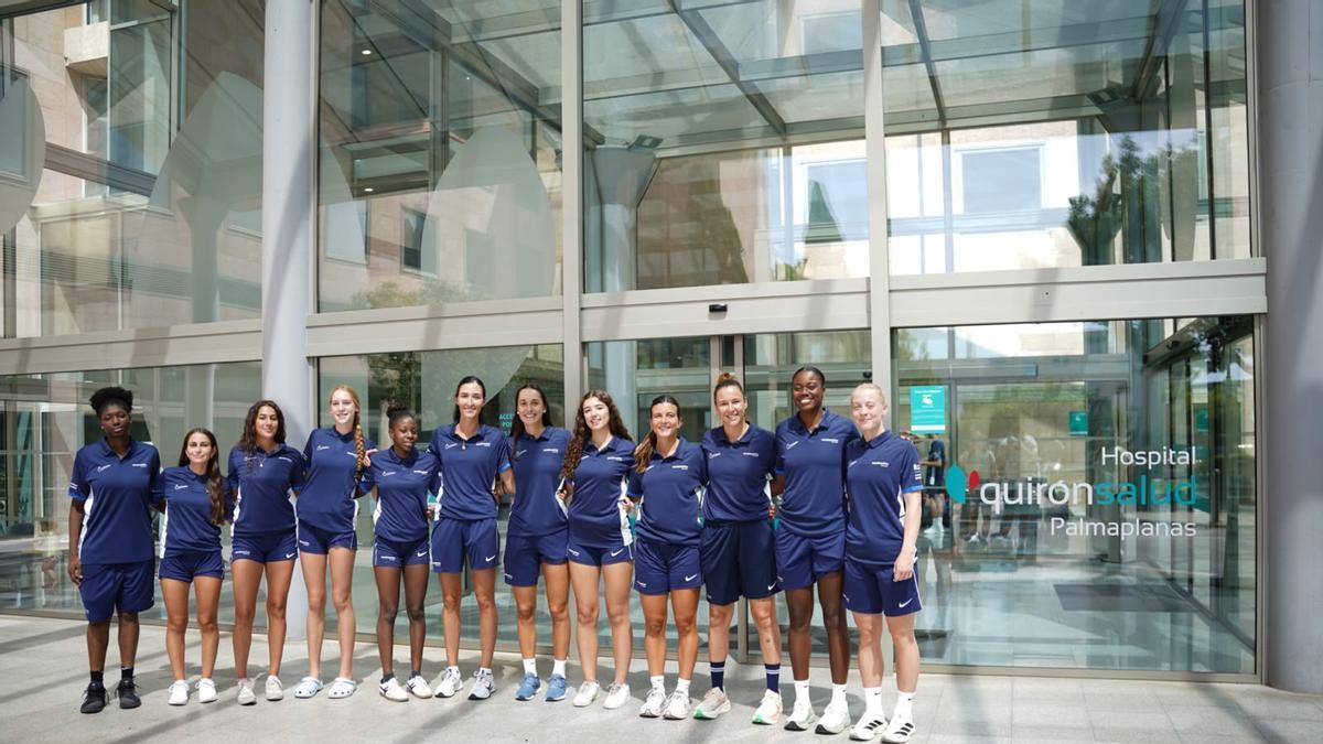 Las jugadoras del Azulmarino posan este martes en la Quirónsalud Palmaplanas.