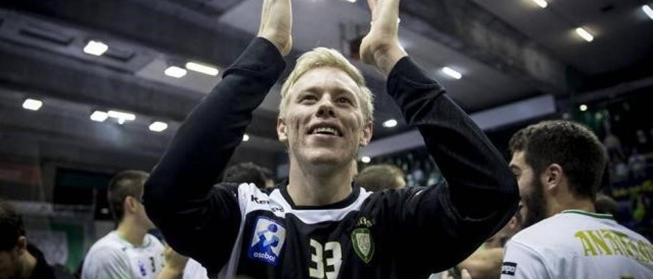 Henrik Nordlander, en un partido de su etapa en el Helvetia Anaitasuna.