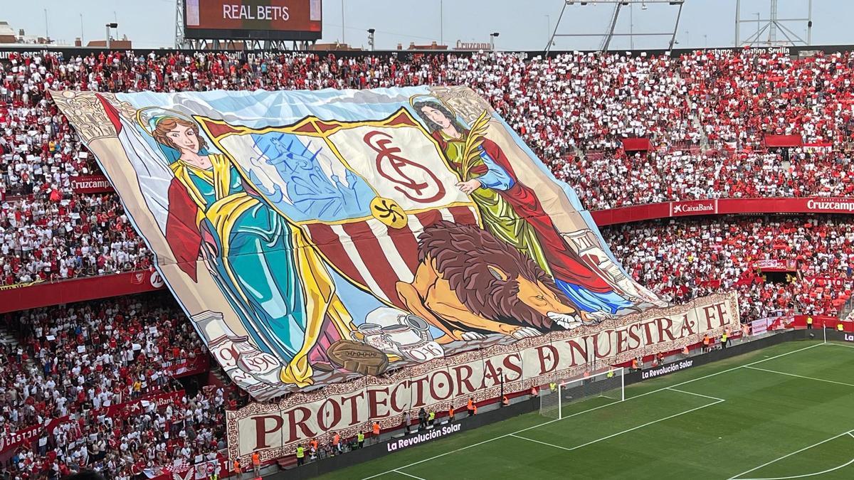 Tifo del Sevilla FC en el Gran Derbi antes del partido frente al Betis