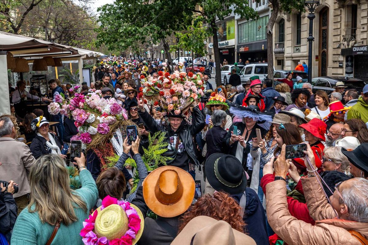 Nueva edición del Paseo con Sombrero por Barcelona