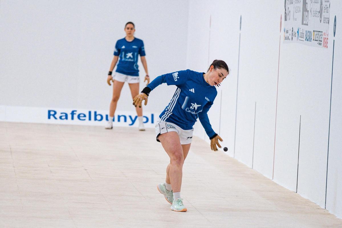 Clara i Amparo, amb Patri, tenen una cita hui a Alcàsser.