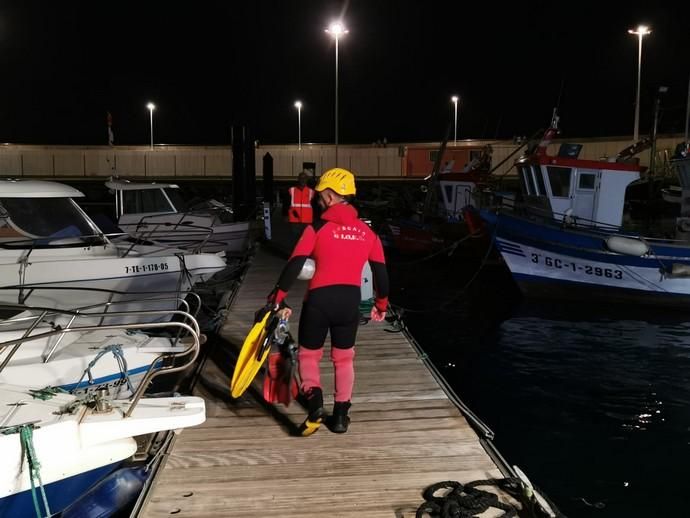 Búsqueda de un hombre en la playa de Guayedra